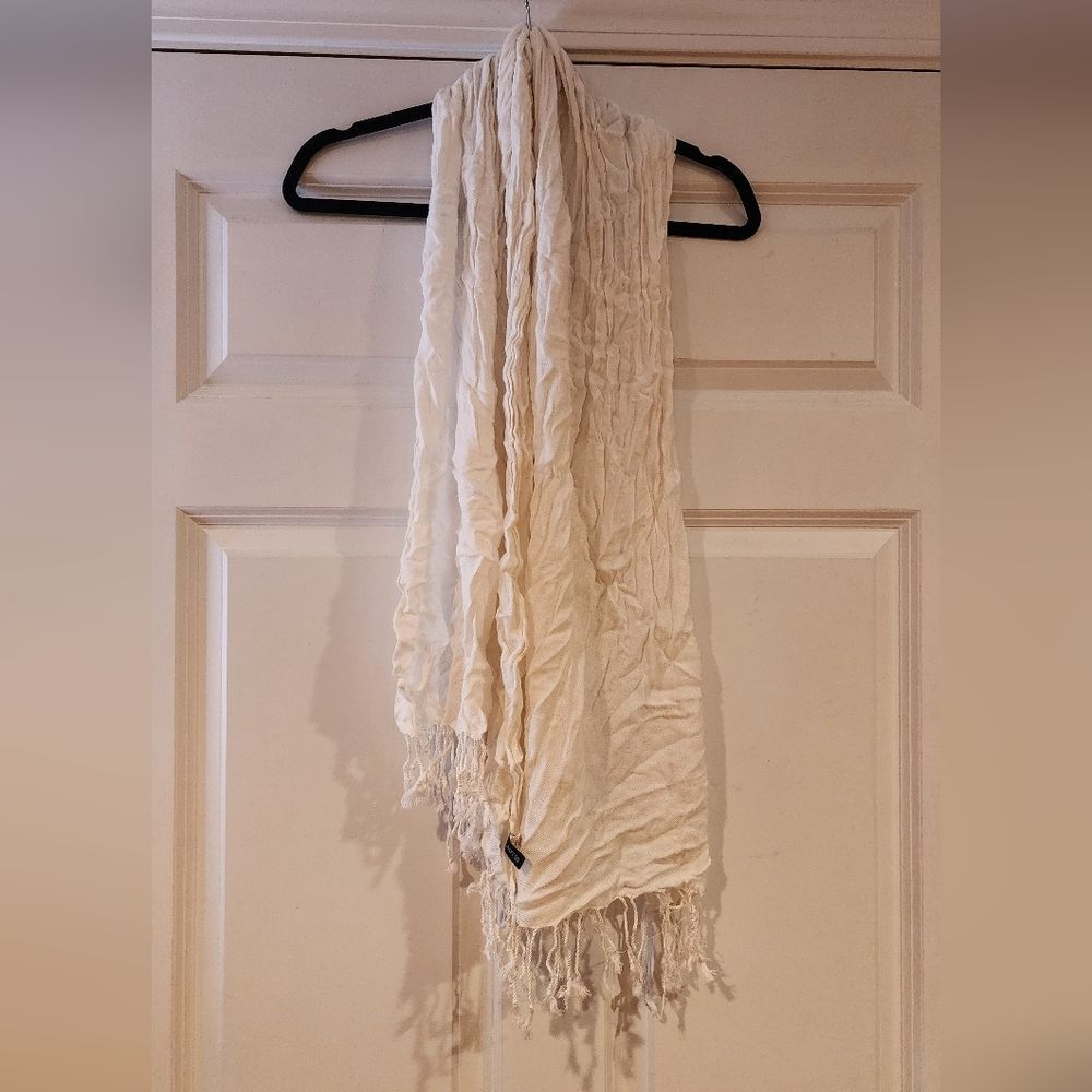 Apt 9 white scarf